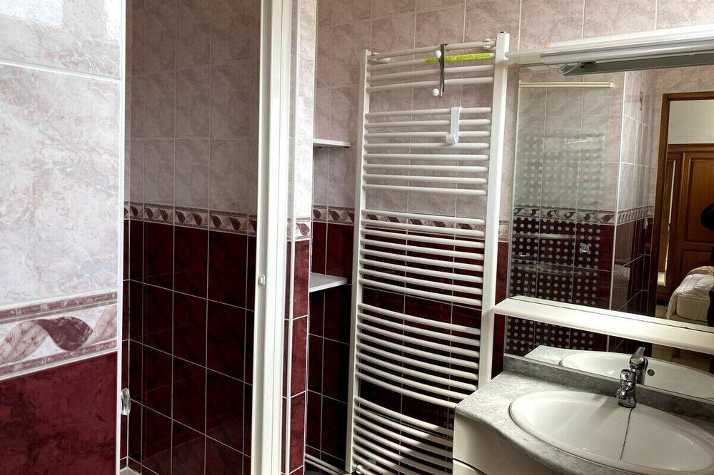 Photo of Bathroom in Audinghen