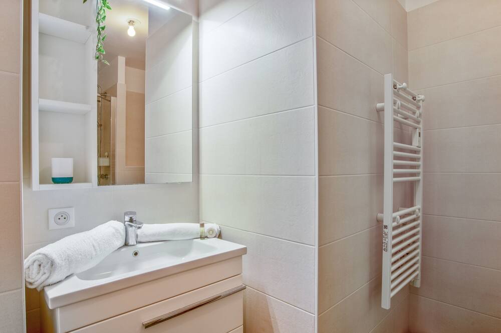 Photo of Bathroom in Clichy