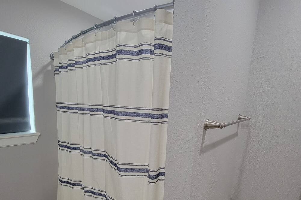 Photo of Bathroom in Alvin