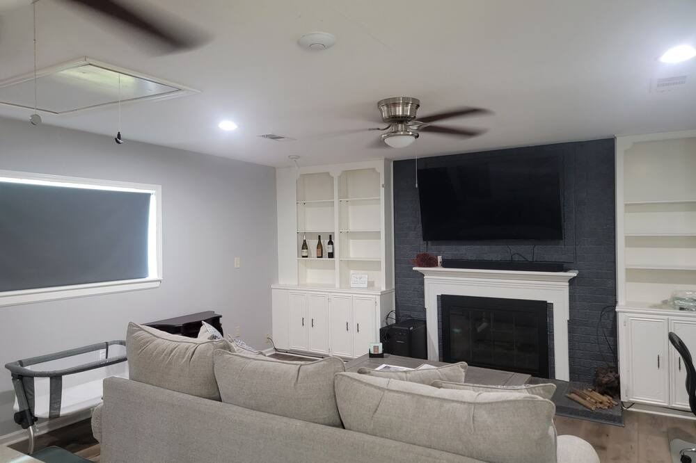 Photo of Livingroom in Alvin