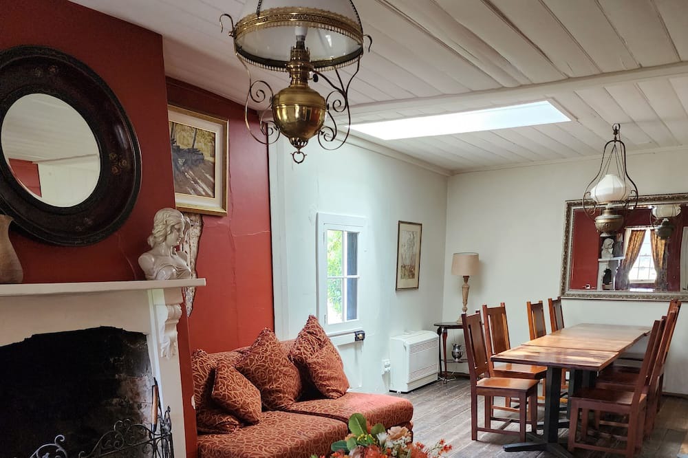 Photo of Livingroom in Hartley Vale