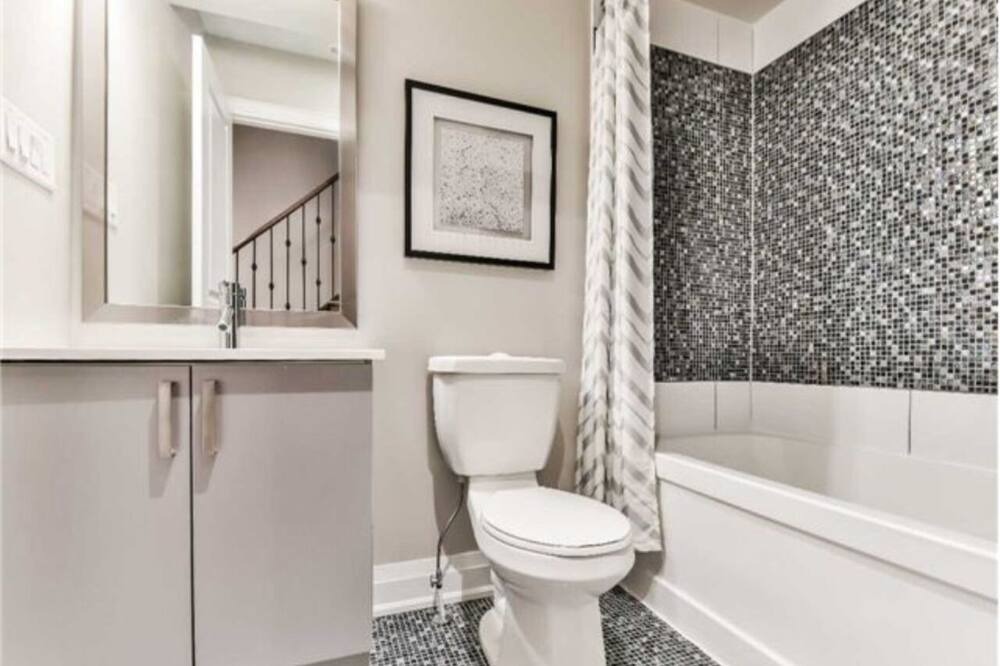 Photo of Bathroom in Lawrence Park