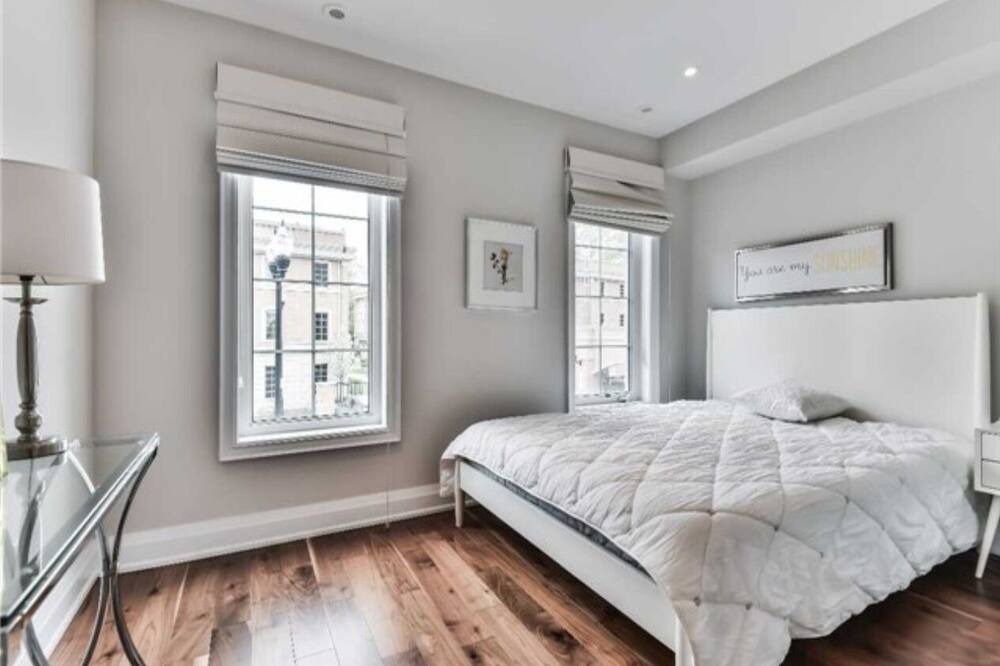 Photo of Bedroom in Lawrence Park
