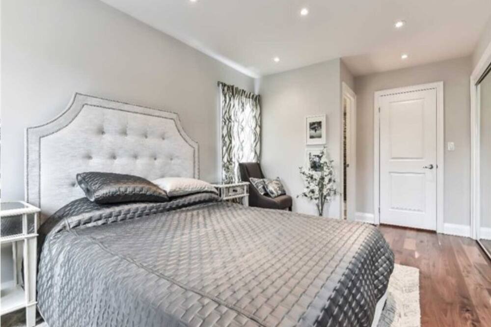 Photo of Bedroom in Lawrence Park