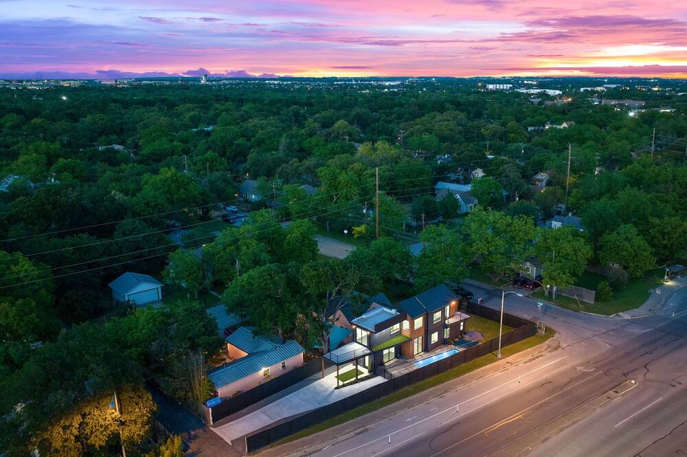 Photo of Outdoor in Cherrywood