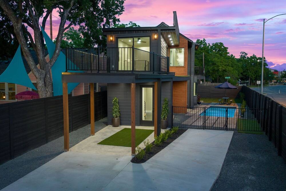 Photo of Outdoor in Cherrywood