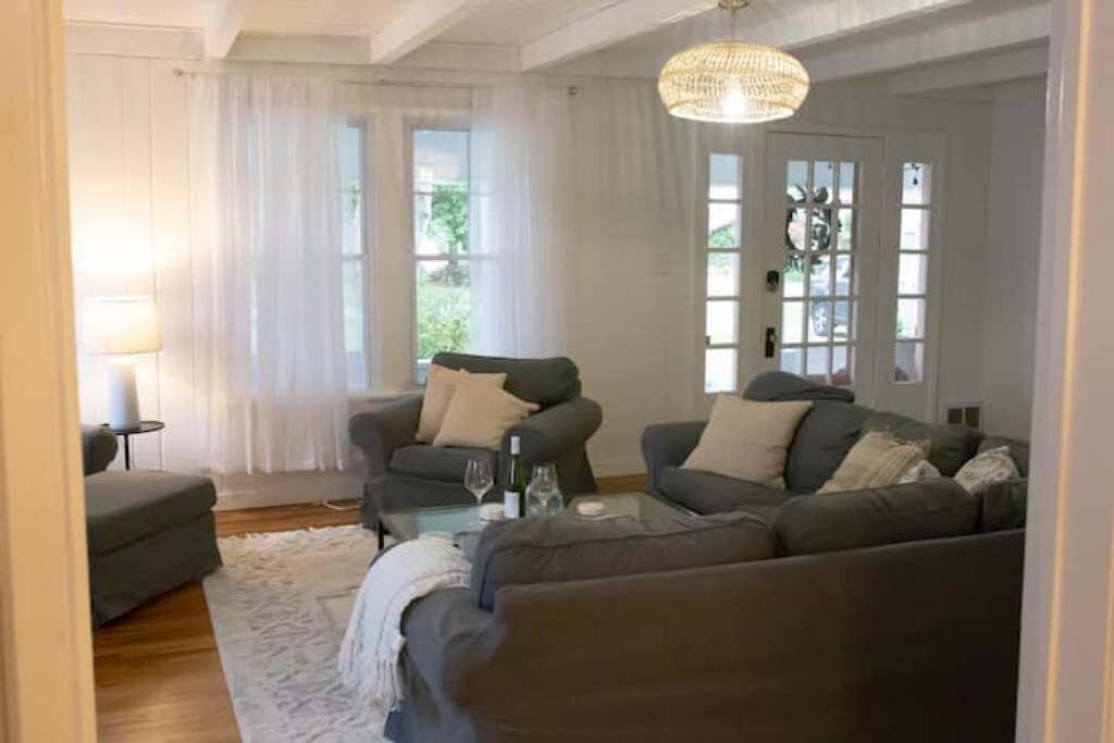 Photo of Livingroom in Madison Beach