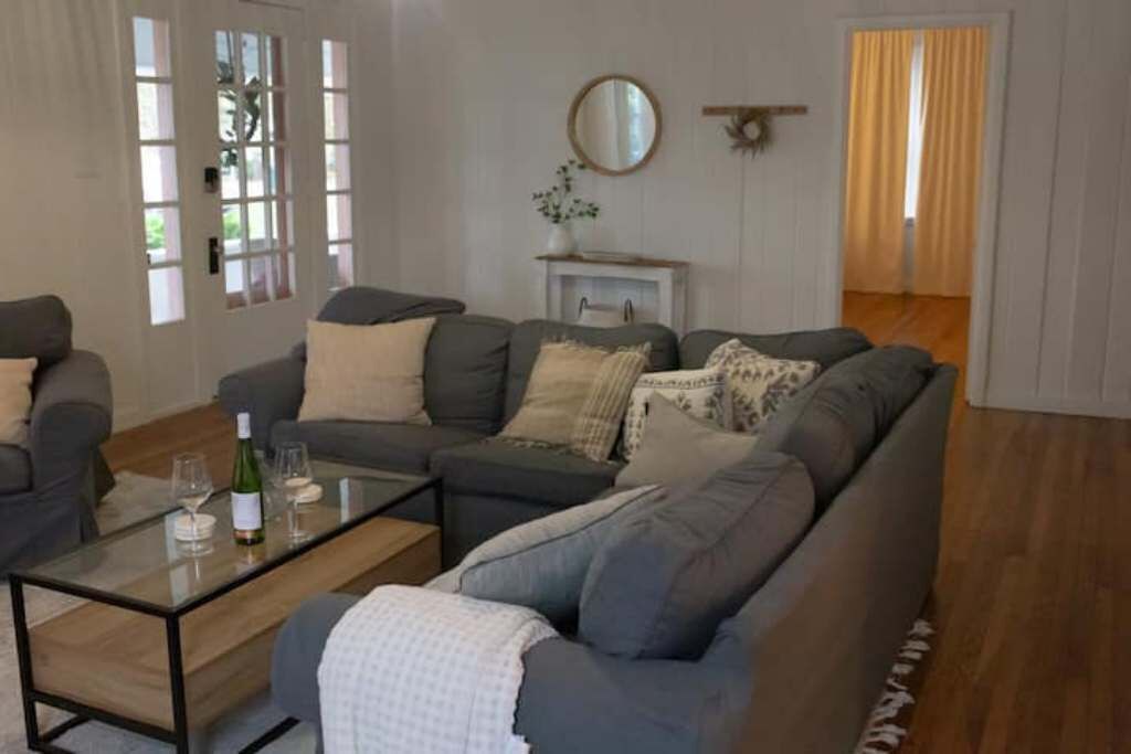 Photo of Livingroom in Madison Beach