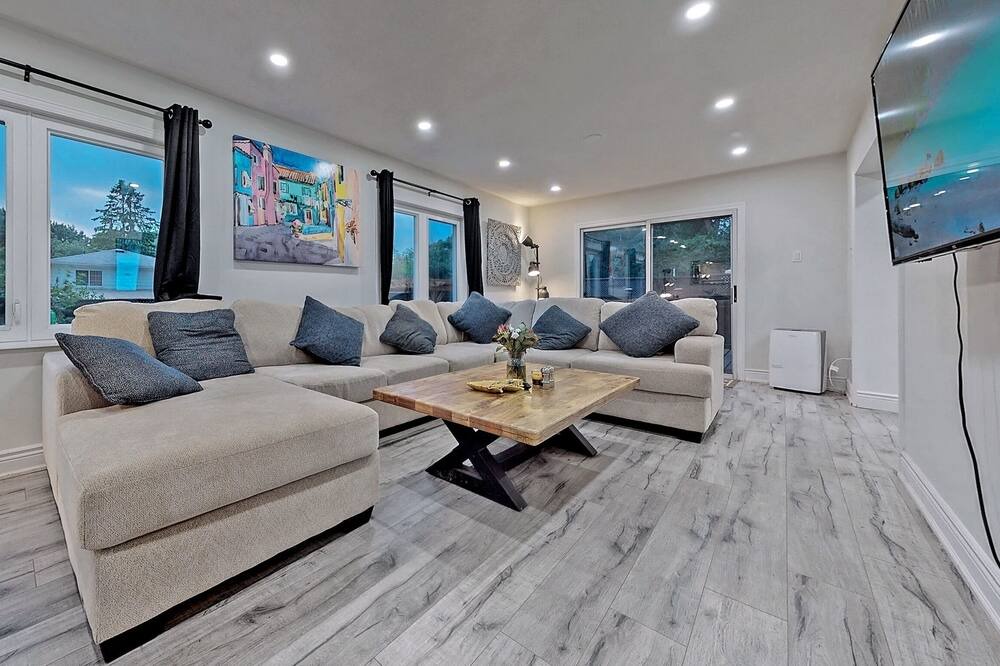 Photo of Livingroom in Aurora