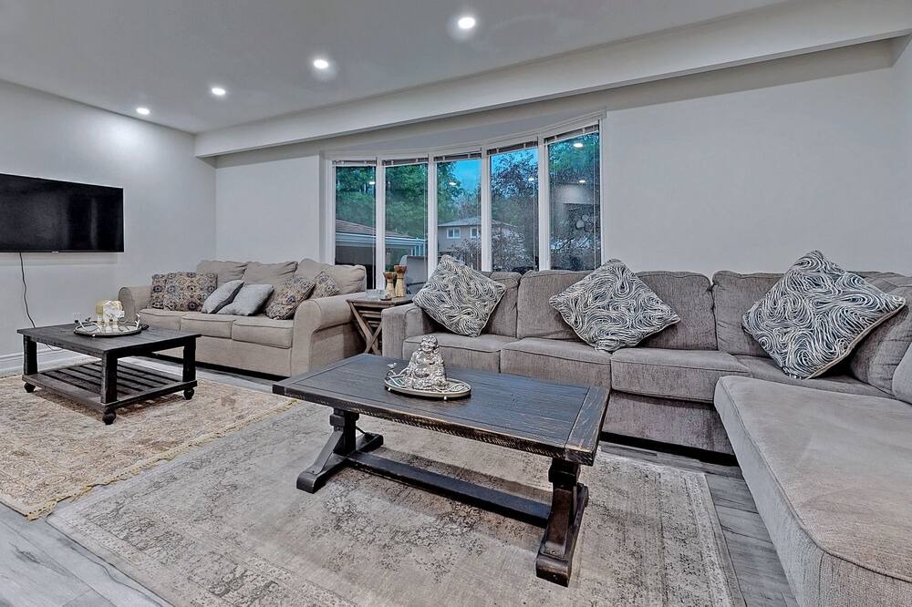 Photo of Livingroom in Aurora