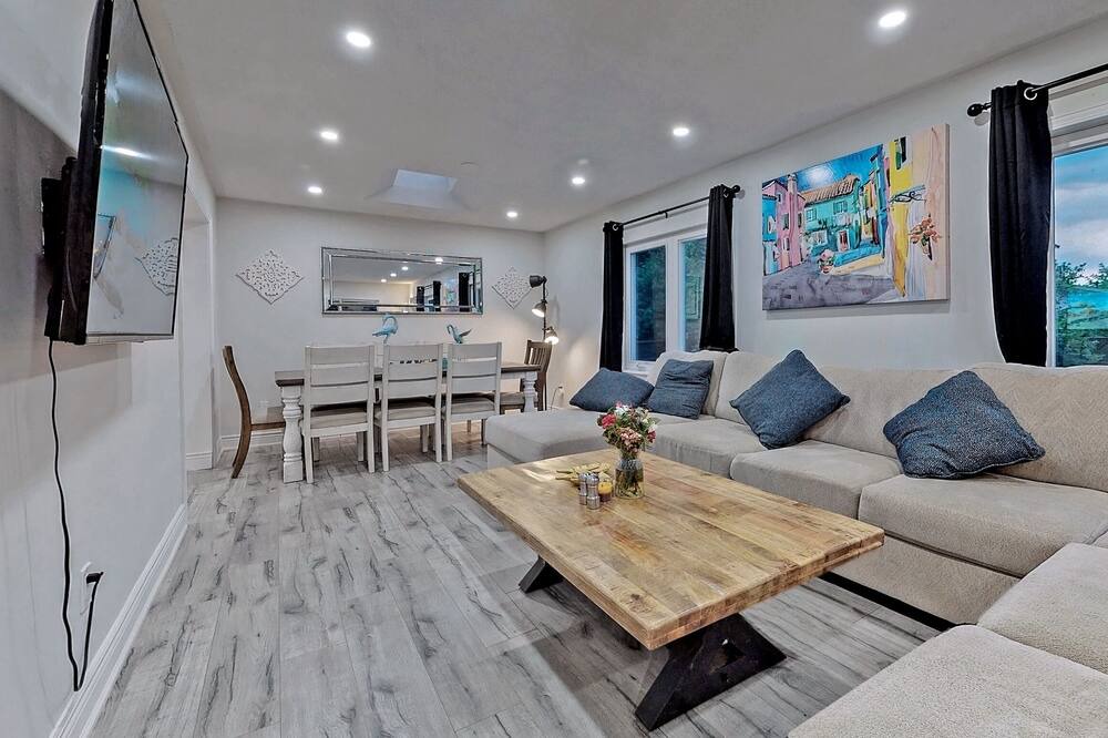 Photo of Livingroom in Aurora