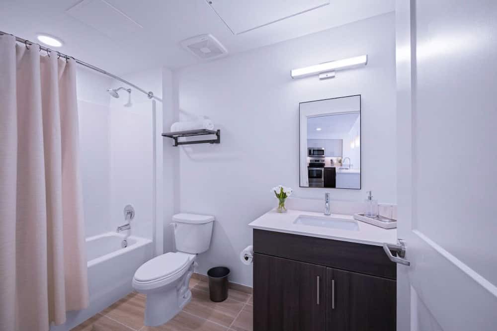 Photo of Bathroom in Monroe Ward