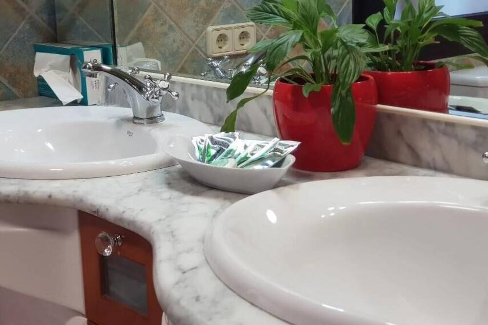 Photo of Bathroom in Talarn