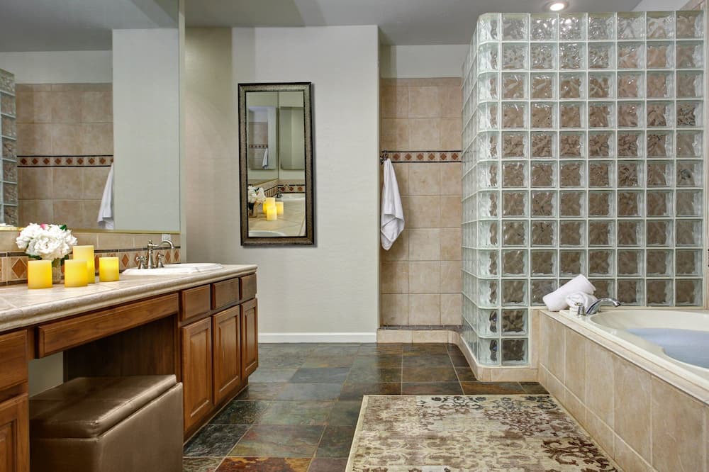 Photo of Bathroom in Pinnacle Peak