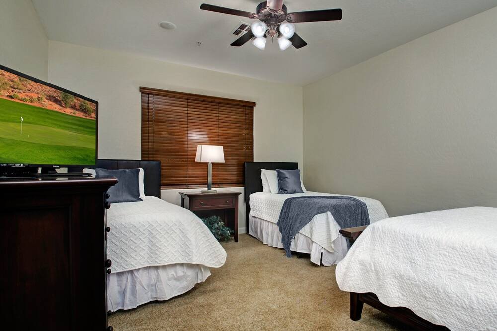 Photo of Bedroom in Pinnacle Peak