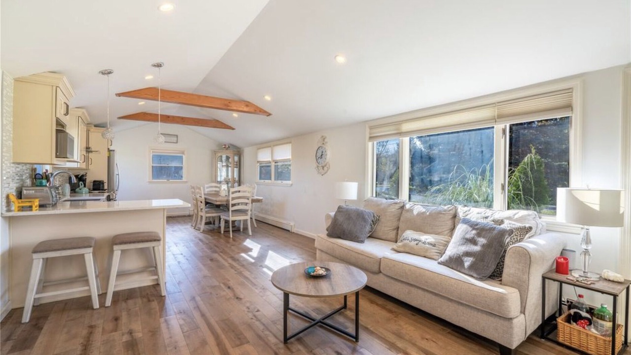 Photo of Livingroom in Cutchogue