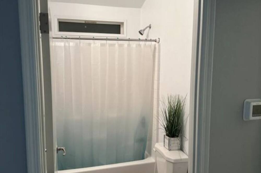 Photo of Bathroom in Redwood