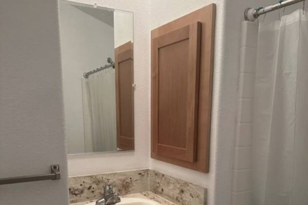 Photo of Bathroom in Redwood
