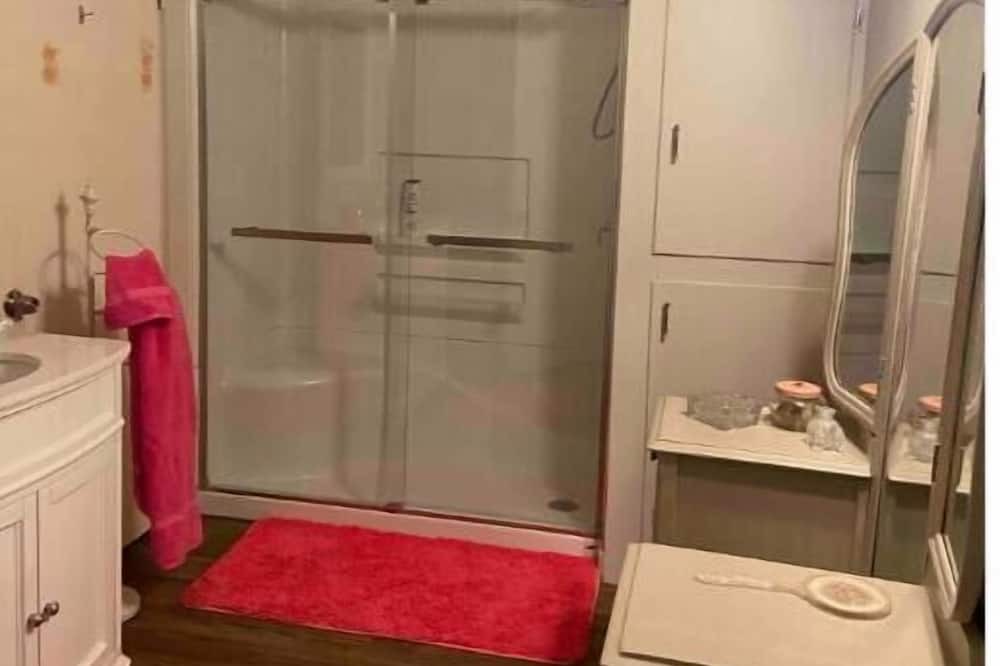 Photo of Bathroom in Utopia