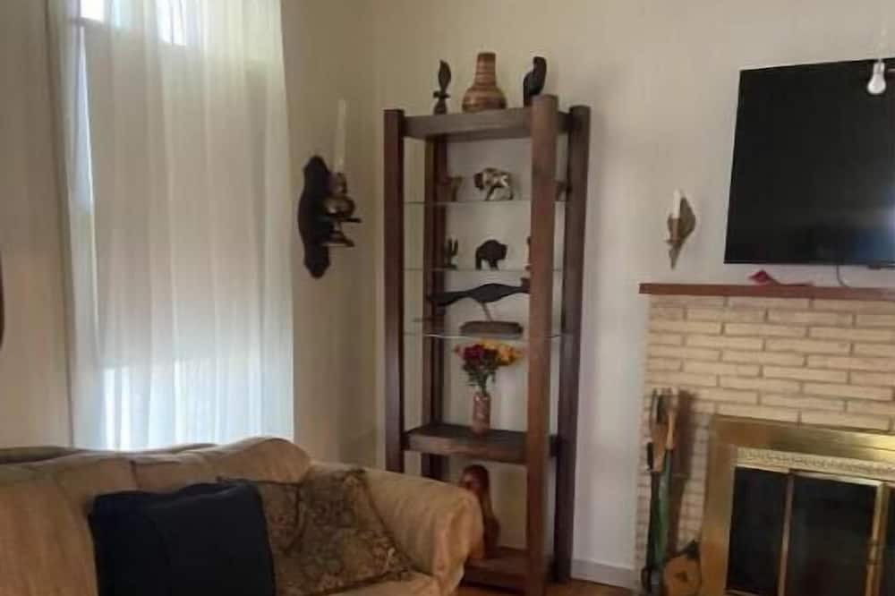 Photo of Livingroom in Utopia