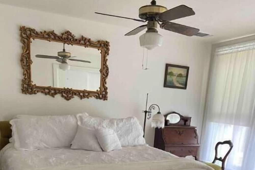 Photo of Bedroom in Utopia