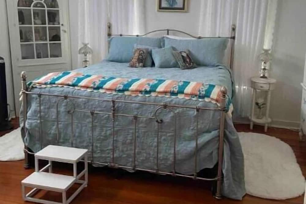 Photo of Bedroom in Utopia