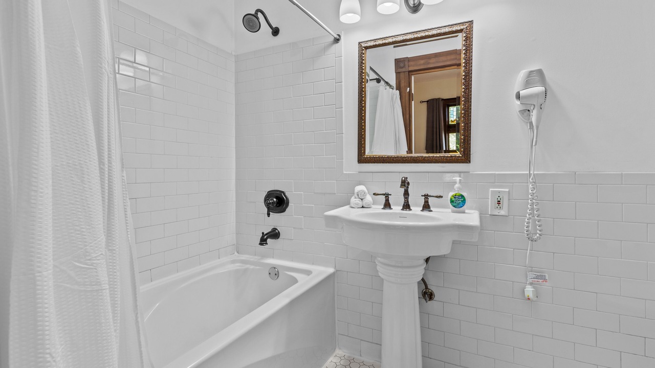 Photo of Bathroom in Lafayette Square