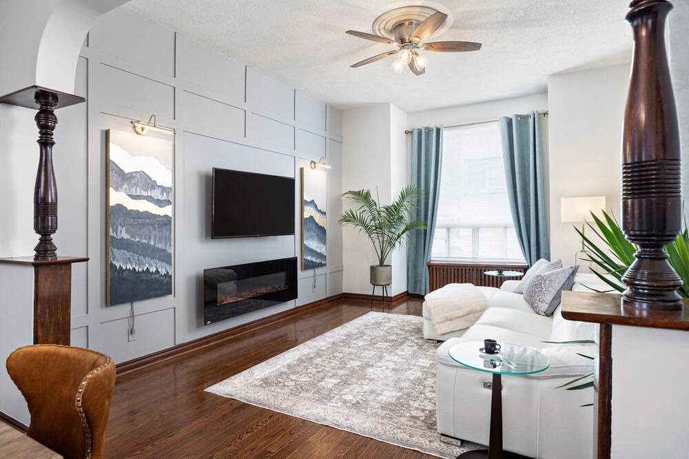 Photo of Livingroom in Little Portugal