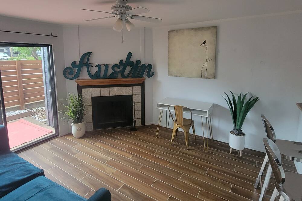 Photo of Livingroom in South Lamar