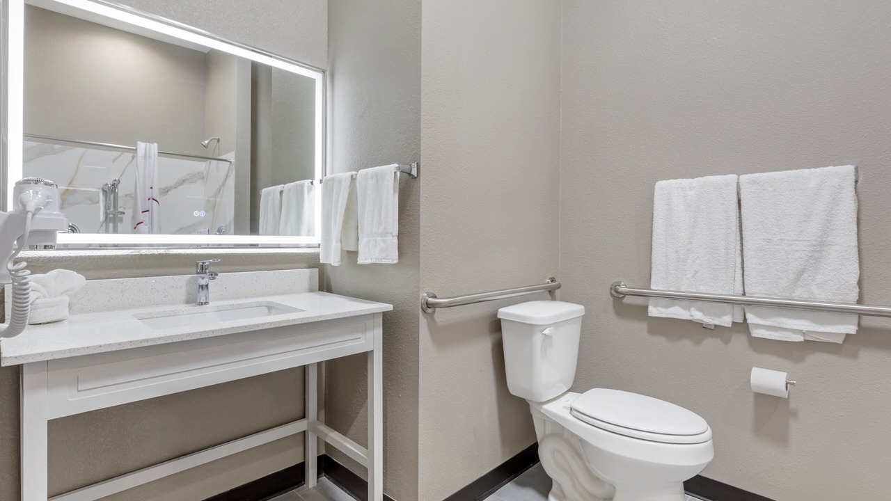 Photo of Bathroom in Hutchins