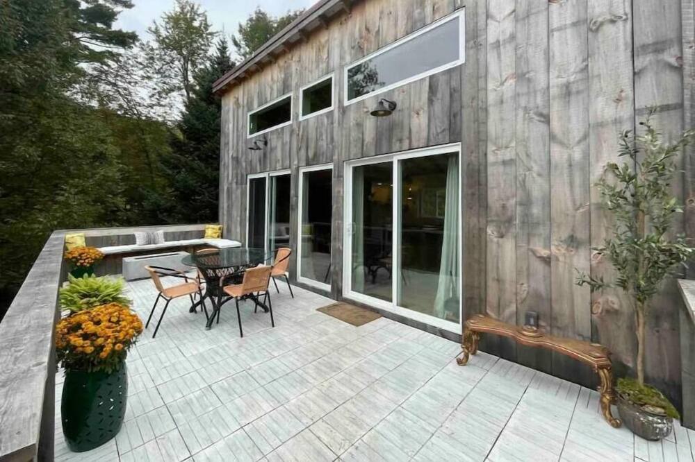 Photo of Patio Balcony in Huntington