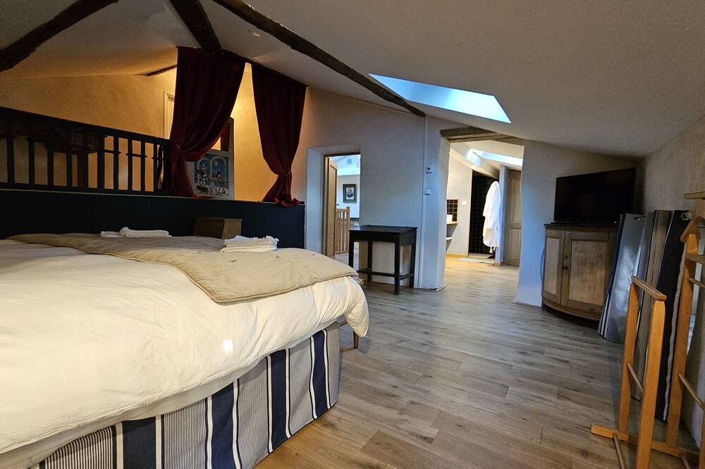 Photo of Bedroom in Revel