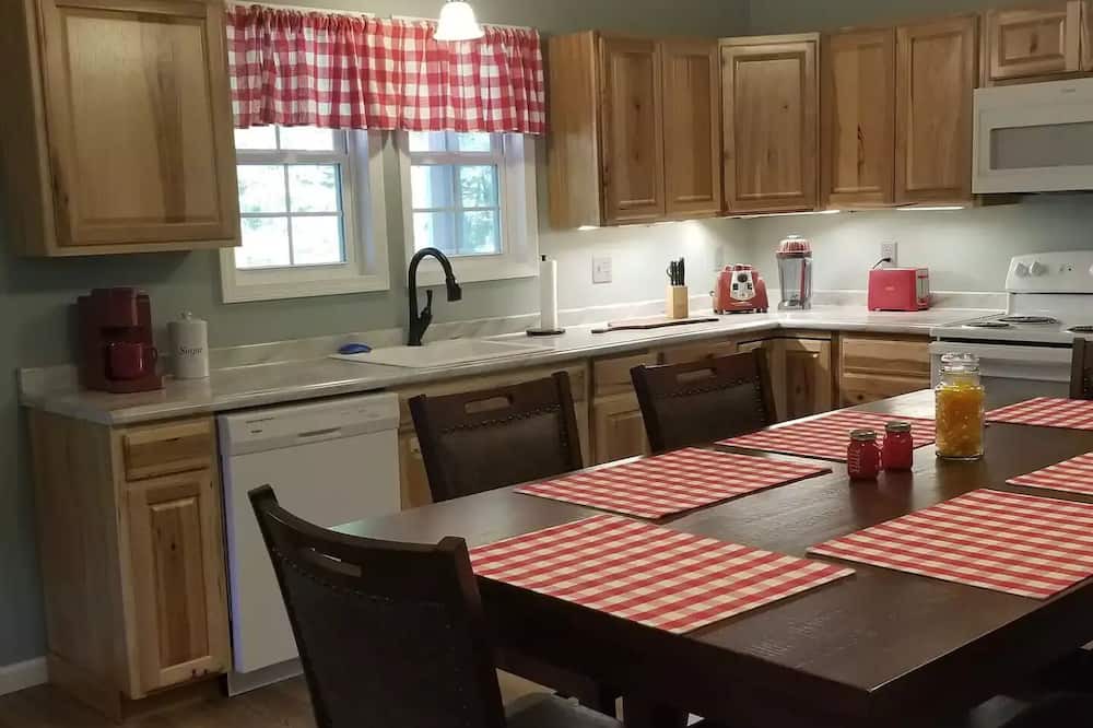 Photo of Kitchen in Morris Chapel