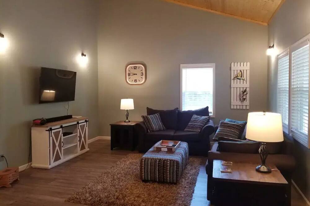 Photo of Livingroom in Morris Chapel