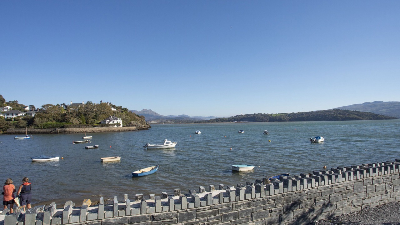 Photo of Others in Borth-y-Gest