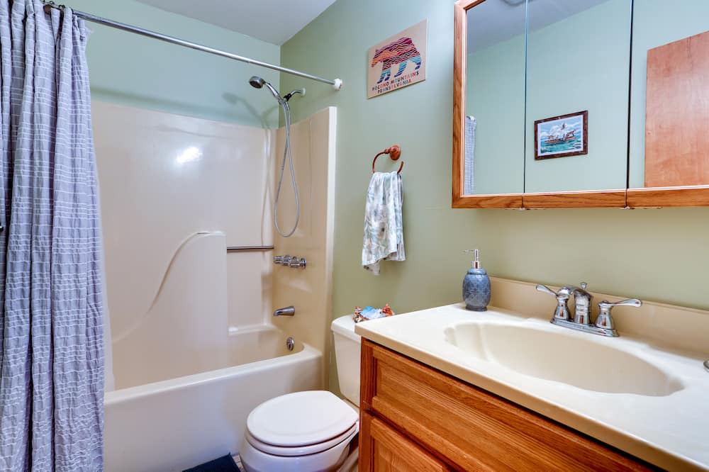 Photo of Bathroom in Lackawaxen
