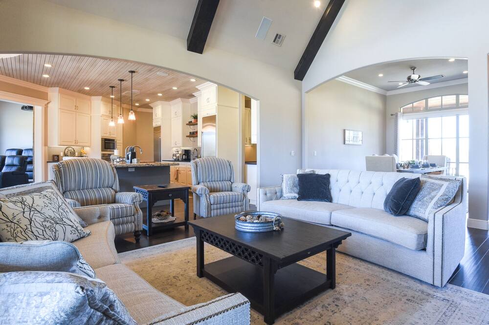Photo of Livingroom in Owasso