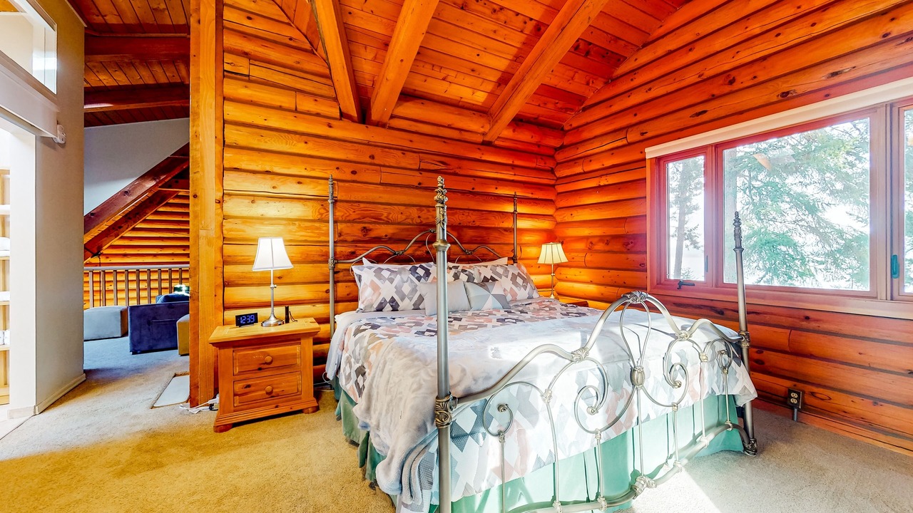 Photo of Bedroom in Oak Harbor