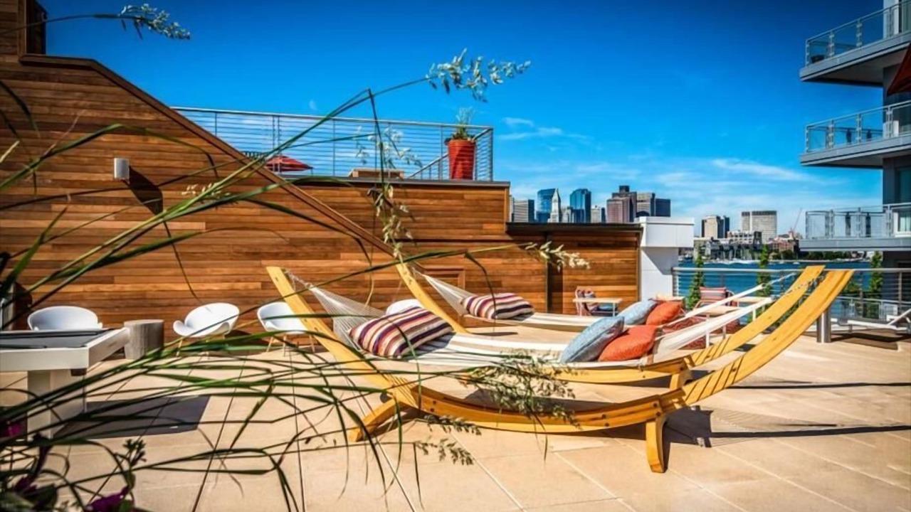 Photo of Patio Balcony in Central-Maverick Square - Paris Street