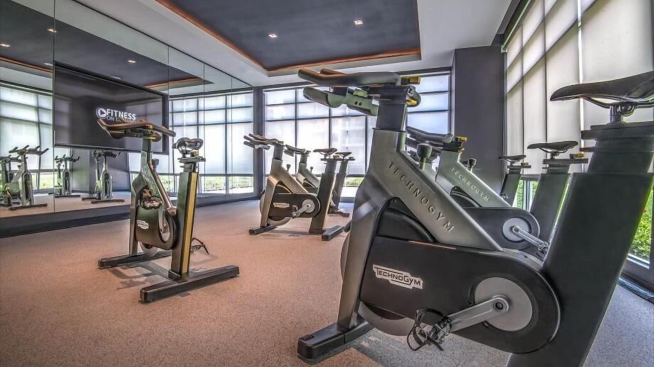 Photo of Others in Central-Maverick Square - Paris Street