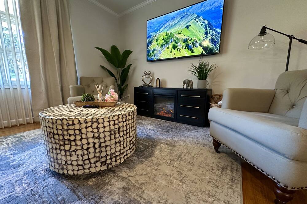 Photo of Livingroom in Northeast Raleigh