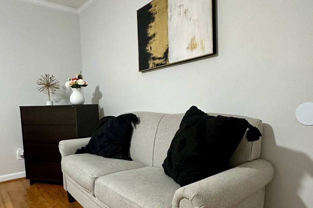 Photo of Livingroom in Northeast Raleigh