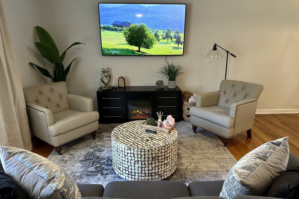 Photo of Livingroom in Northeast Raleigh