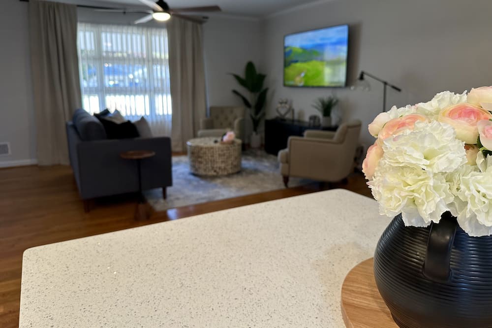 Photo of Livingroom in Northeast Raleigh