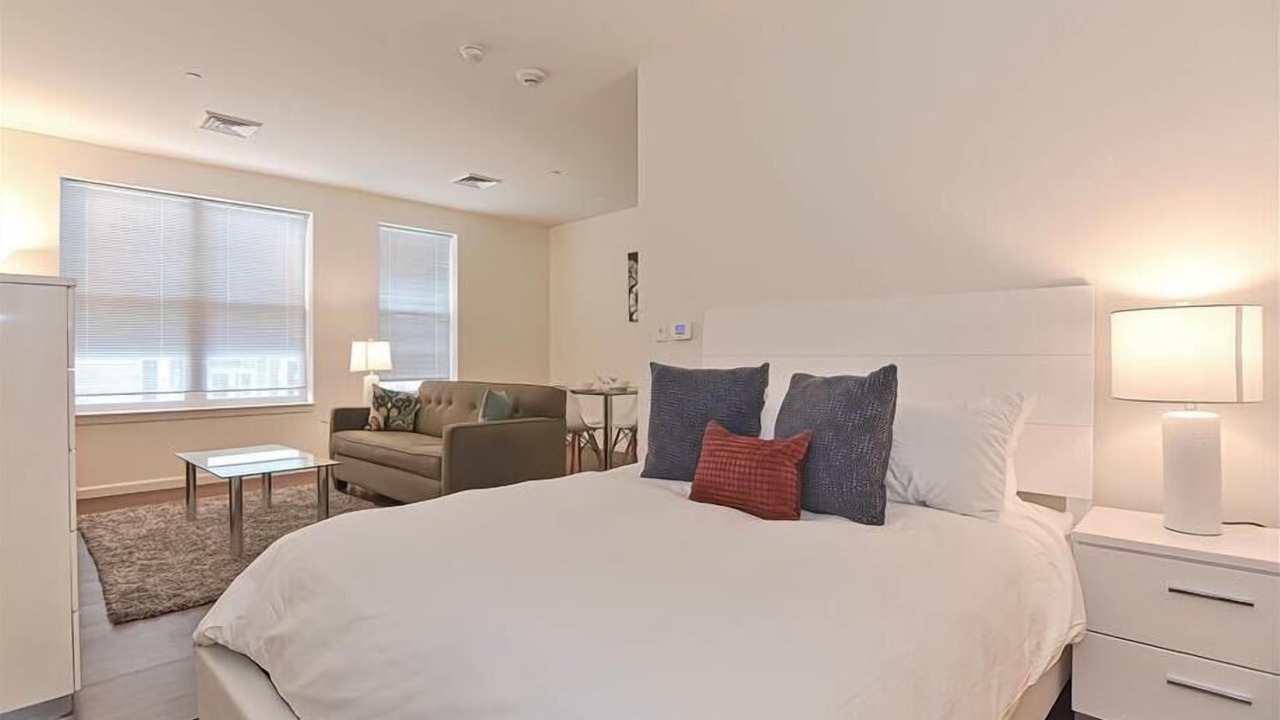 Photo of Bedroom in Central-Maverick Square - Paris Street