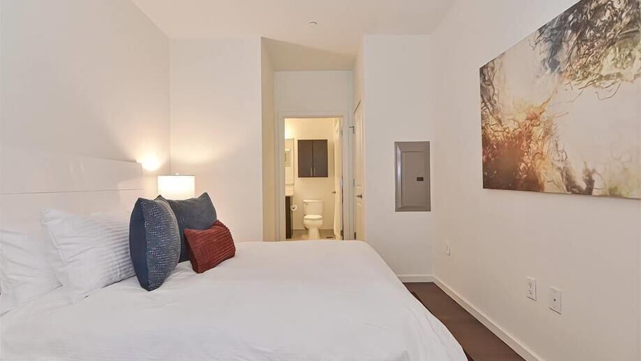 Photo of Others in Central-Maverick Square - Paris Street