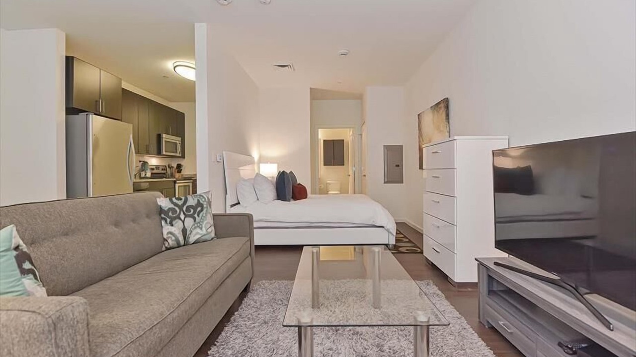 Photo of Others in Central-Maverick Square - Paris Street