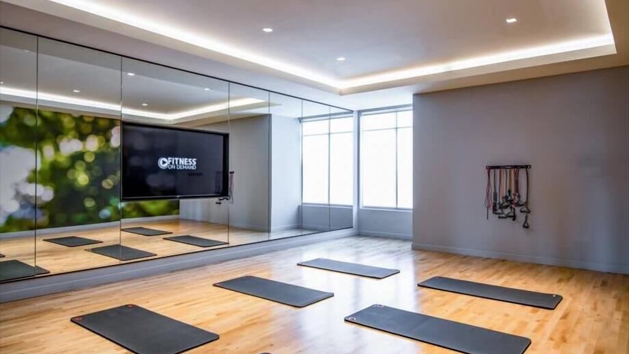 Photo of Others in Central-Maverick Square - Paris Street