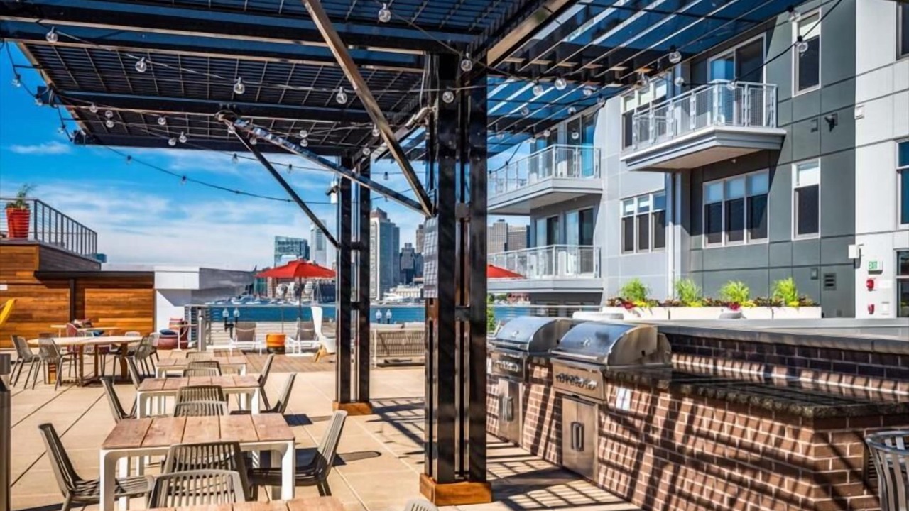 Photo of Outdoor in Central-Maverick Square - Paris Street