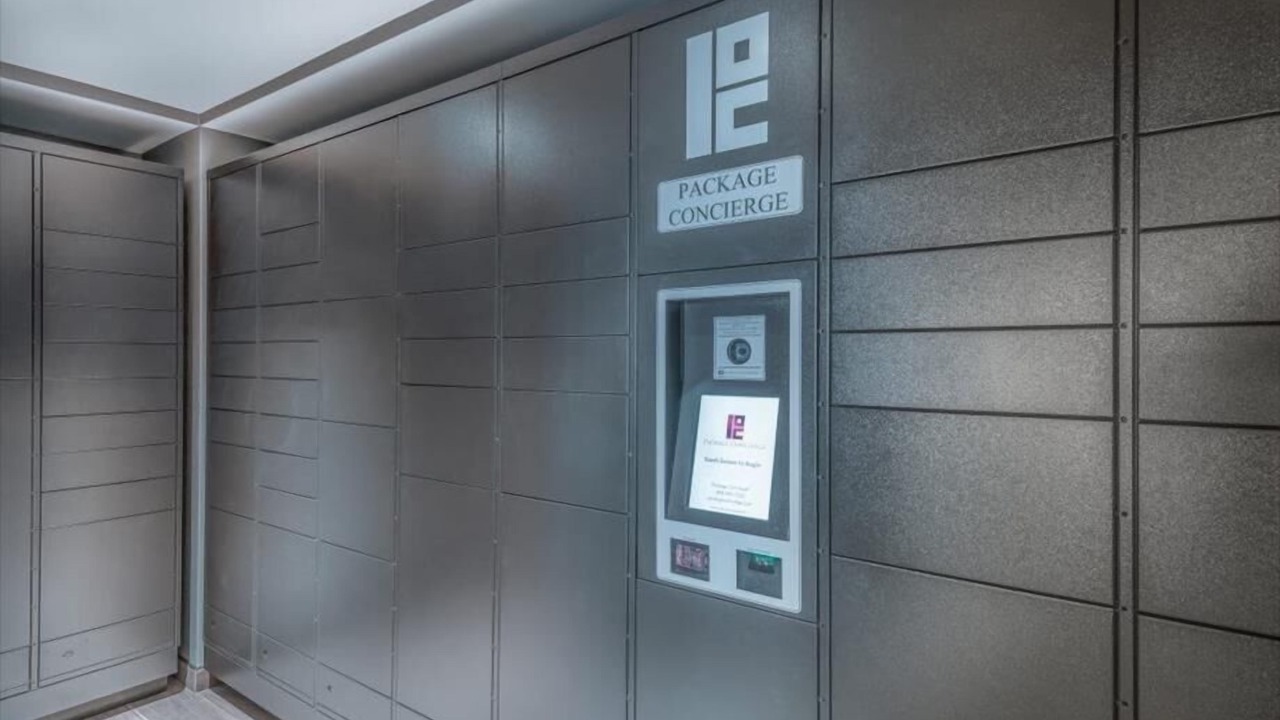 Photo of Others in Central-Maverick Square - Paris Street